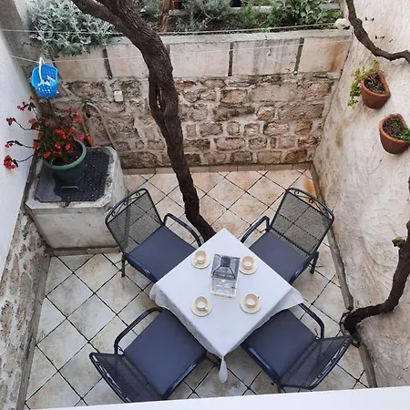 Old Town Rab Ivana Apartment *