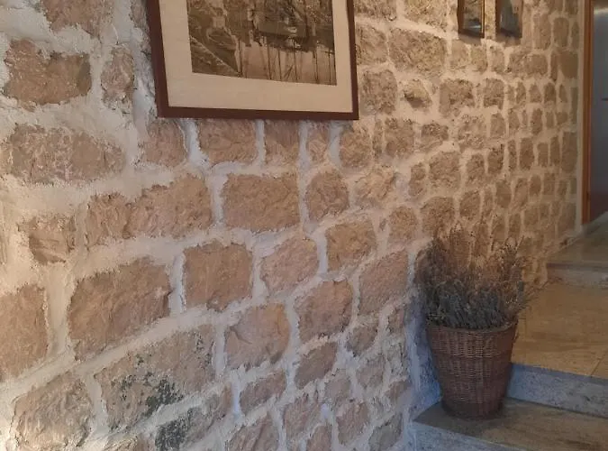 Old Town Rab Ivana * راب